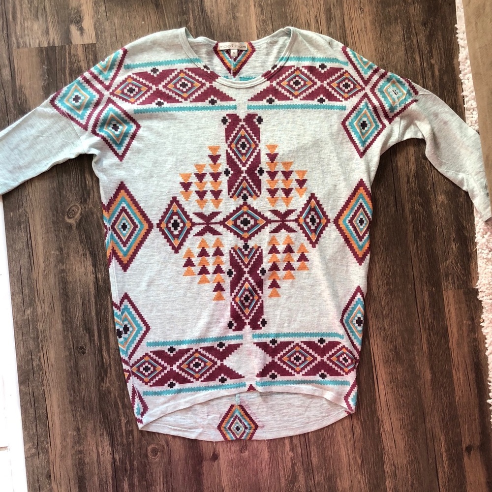 Light-weight top with southwestern flare